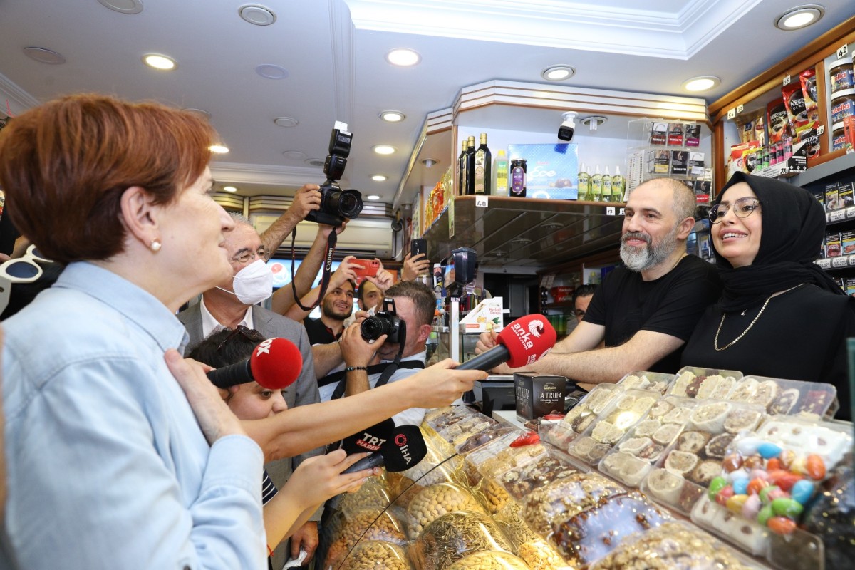 Akşener, İstanbul Güngören'de esnafları ziyaret etti