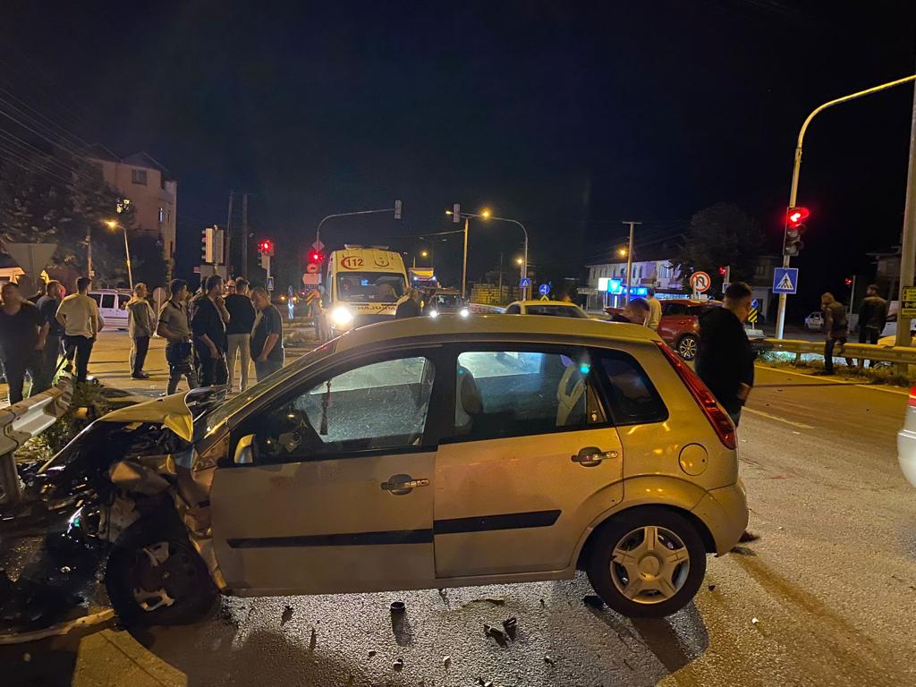 Hendek Köprübaşı Mahallesi Işıklarında Maddi Hasarlı Kaza Meydana Geldi