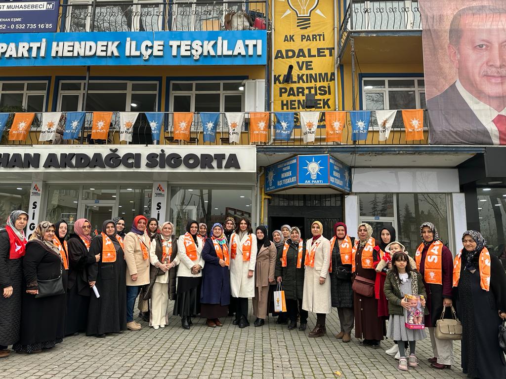 Hendek AK Partili Kadınlardan Tam Saha Pres