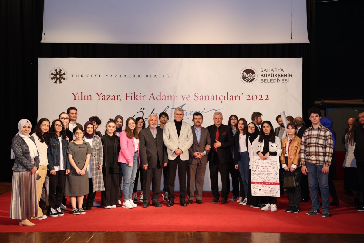 Yılın Yazar, Fikir Adamı ve Sanatçıları ödüllerini Sakarya’da aldı