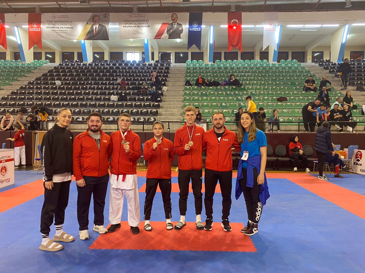 Hendek Karate Takımı şampiyonadan 8 madalya ile döndü