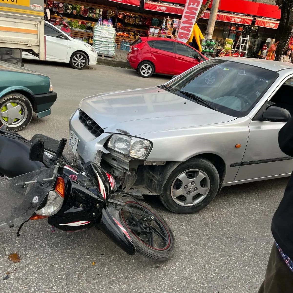 Trafik kazasında Motosiklet sürücüsü yaralandı