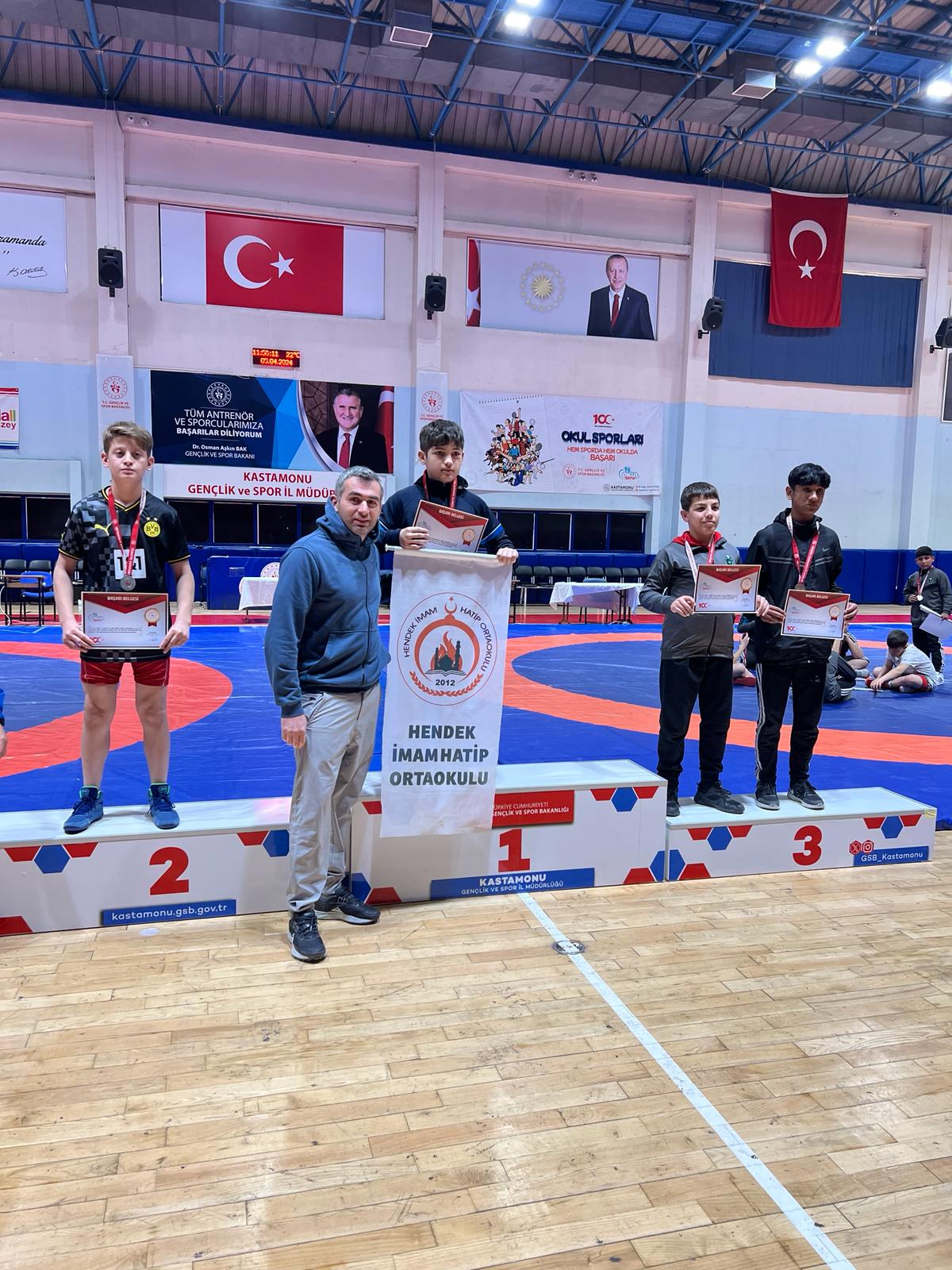 İmam Hatip Ortaokulu Türkiye Şampiyonasına Gidiyor