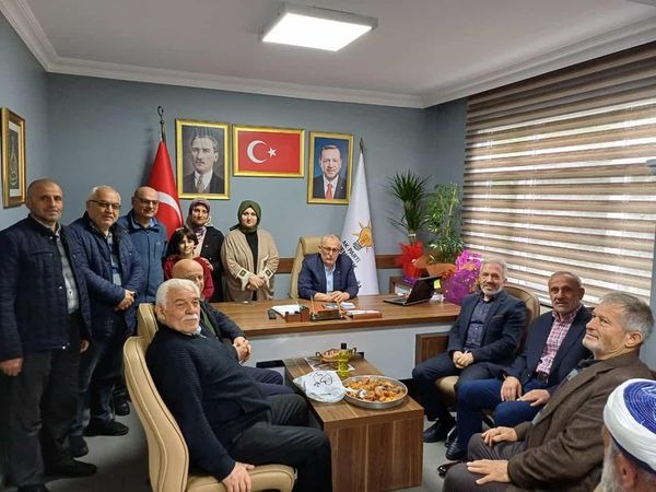 Ünlü Profesör Sofuoğlu, AK Parti Hendek İlçe Teşkilatını Ziyaret Etti