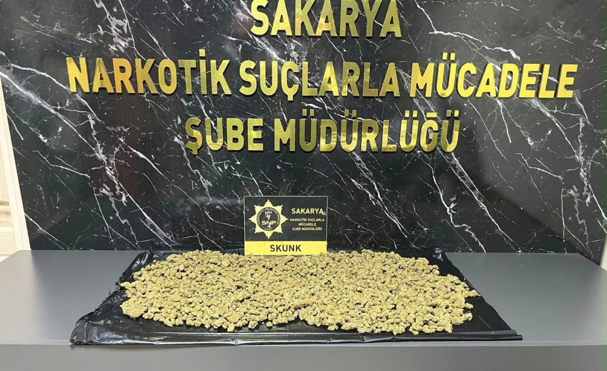 Hendek Gişelerinde Uyuşturucu Operasyonu! 950 Gram Skunk Ele Geçirildi