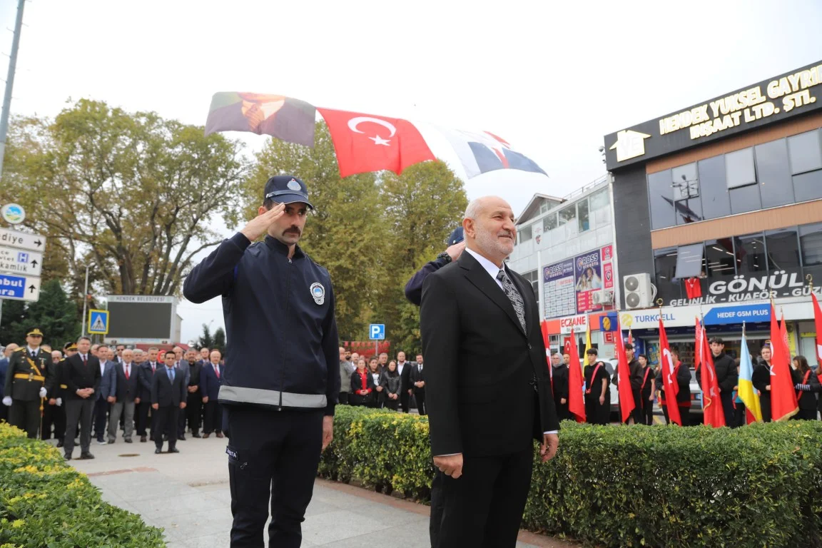 CUMHURİYETİN 103. YILI HENDEK’TE ÇOŞKUYLA KUTLANDI