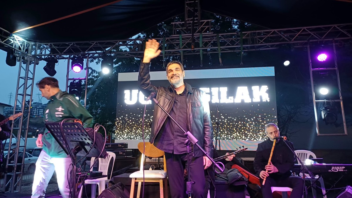 Binlerce kişi Uğur Işılak konserinde buluştu