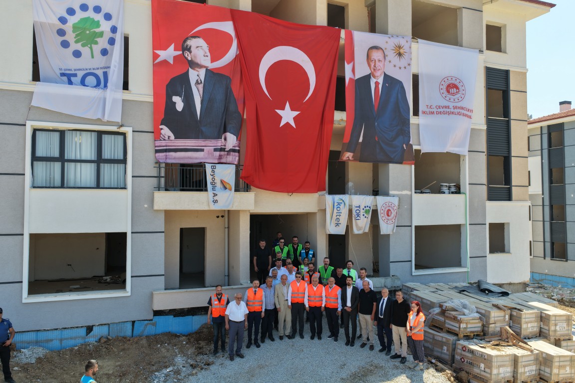 HENDEK AKPINAR’DAKİ TOKİ KONUTLARI YÜKSELMEYE DEVAM EDİYOR