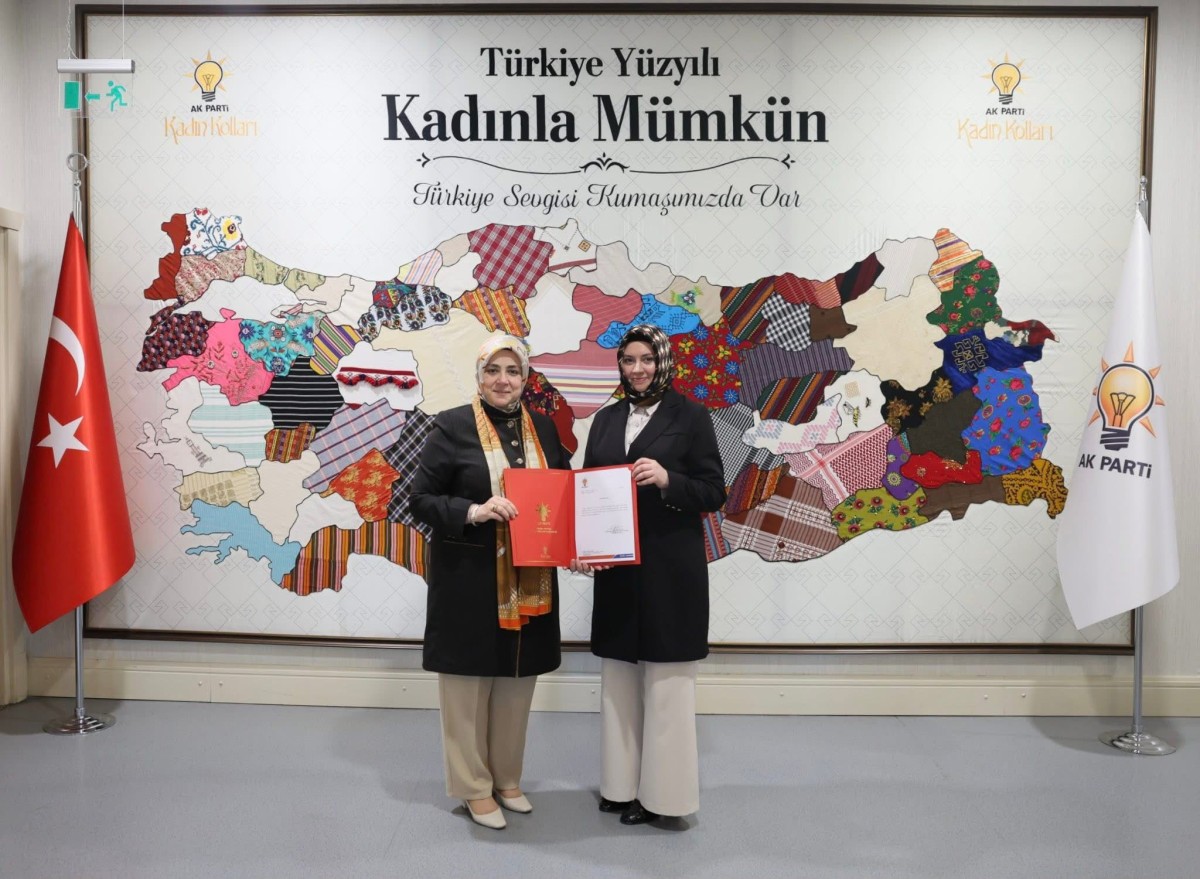 AK Parti Hendek Kadın Kollarında Bayrak Değişimi