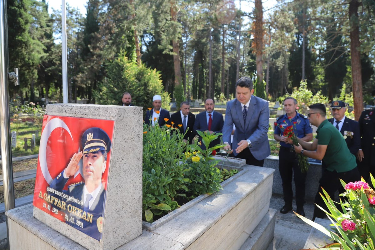 15 Temmuz'da Hendek'te Şehit Kabirlerine Anlamlı Ziyaret