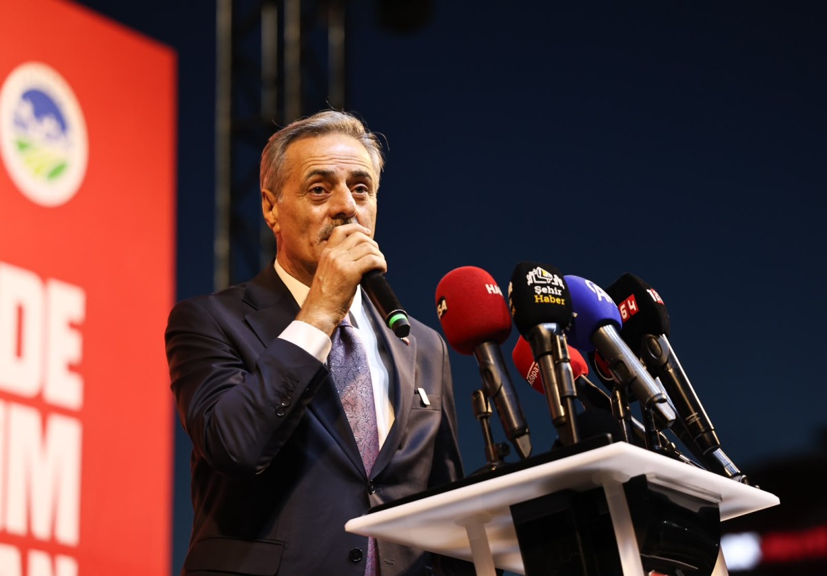 “Milletimiz uğruna can verilen vatanı darbecilere teslim etmedi, hiçbir zaman etmeyecek”