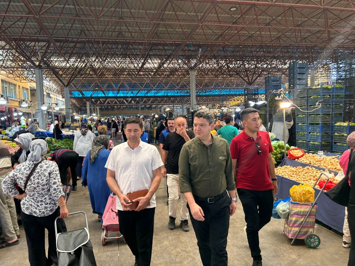 Kaymakam Gökpınar, Hendek Semt Pazarı’nı ziyaret etti