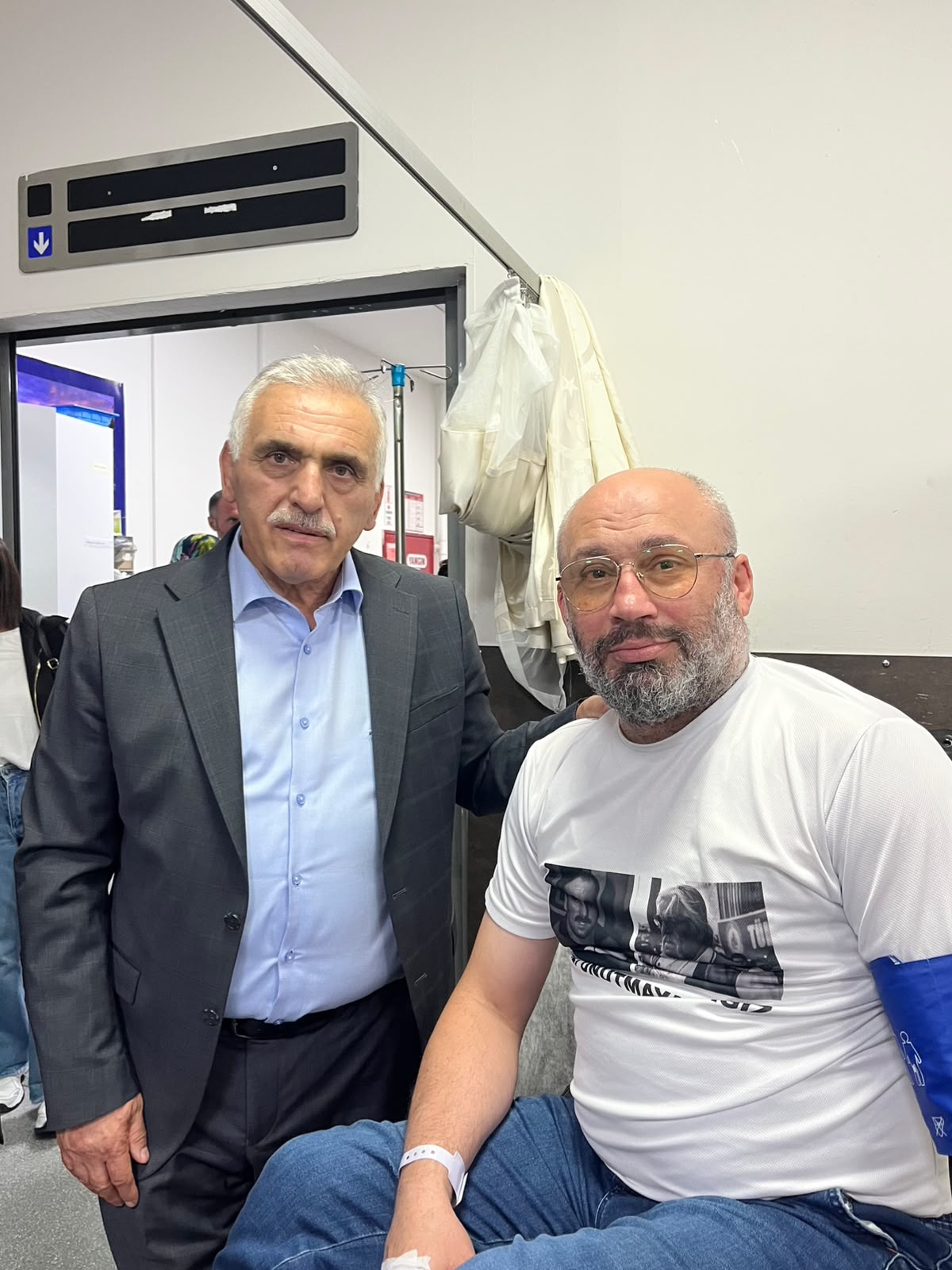 Radyo Programıyla Gönüllerde Taht Kuran Tekin, Hastaneye Kaldırıldı!